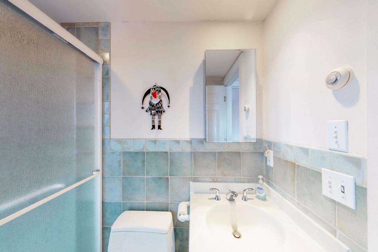 2 Bed 1 Bath Vacation Home In Истхем Экстерьер фото