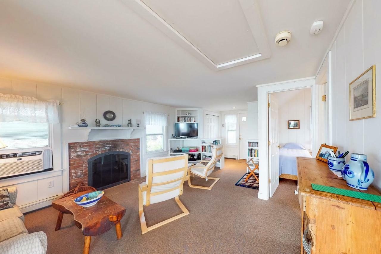 2 Bed 1 Bath Vacation Home In Истхем Экстерьер фото